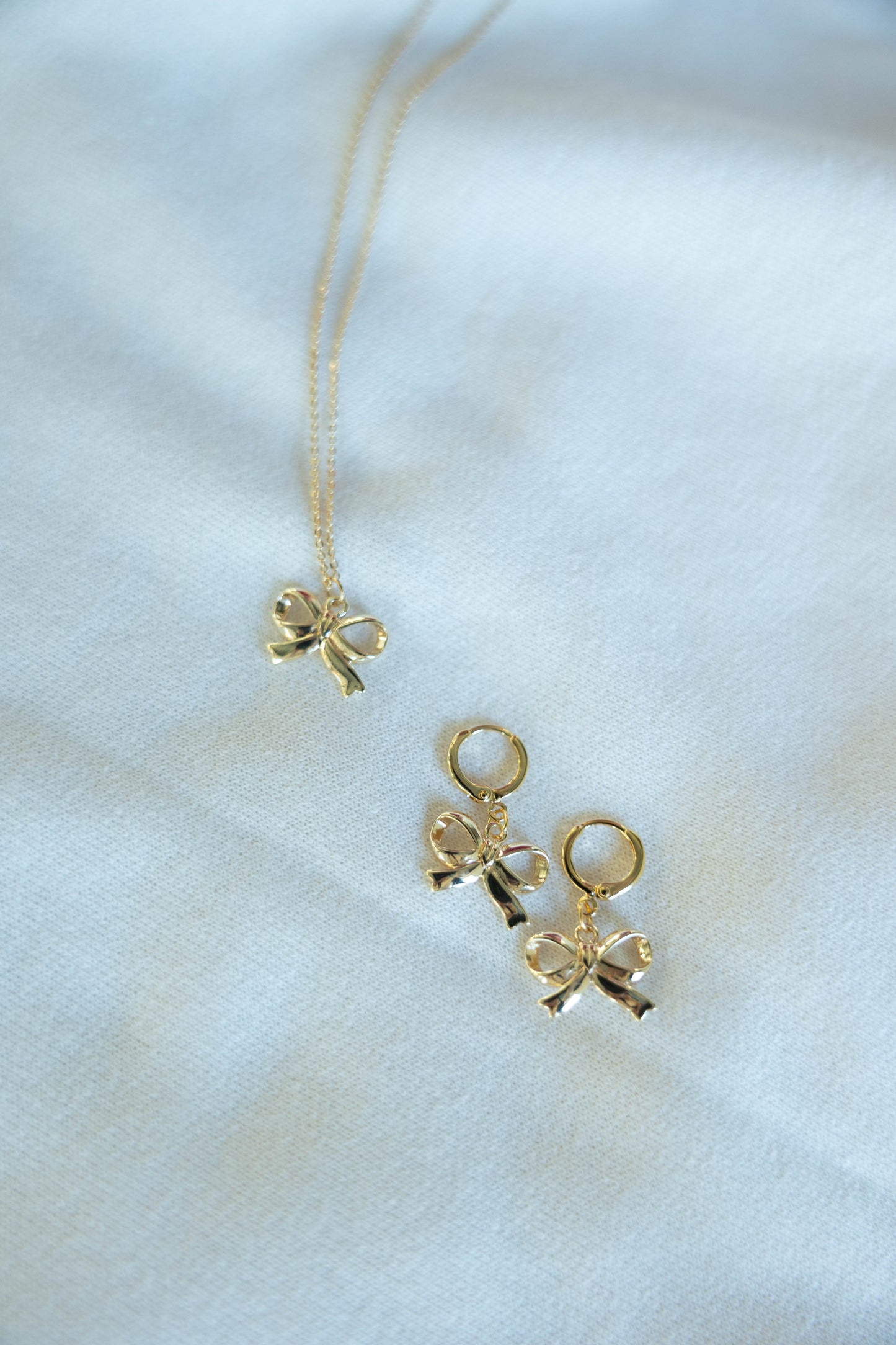 Bow Necklace